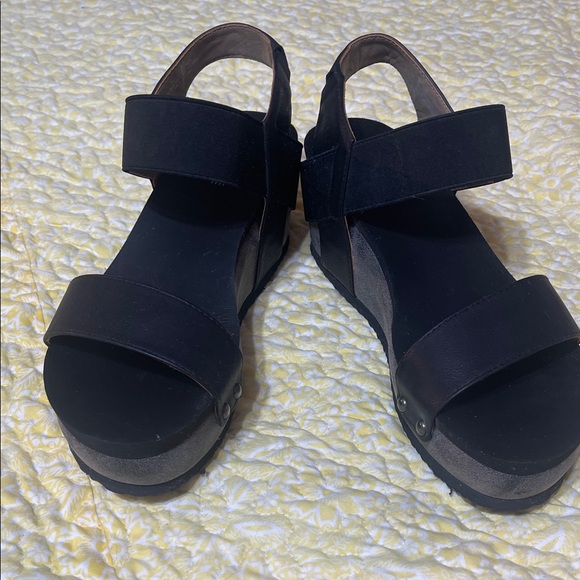 Elegant Black Women's Sandals - Picture 3 of 7